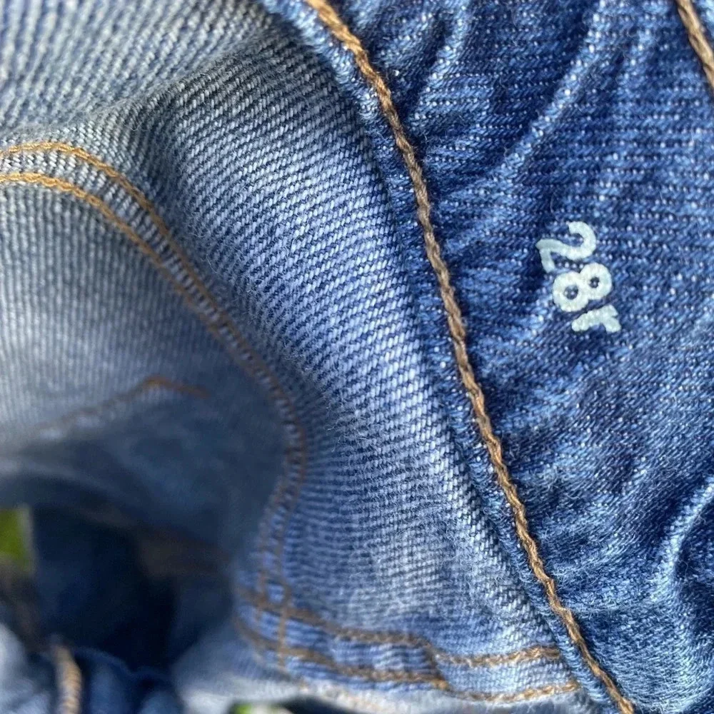GAP WOMENS DISTRESSED DENIM SHORTS